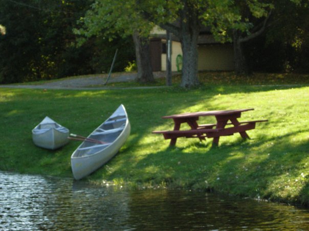 Canoes for all campsite owners use at Lakeside